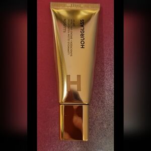 Hourglass Illusion Luminous Glow Foundation 20